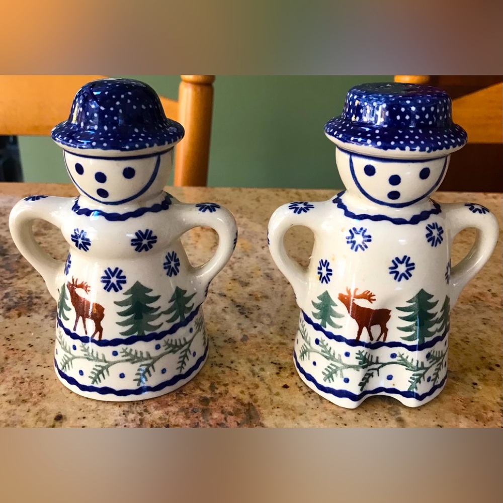 A pair, Polish Boleslawca ceramic salt and pepper shakers. Hand made in Poland.